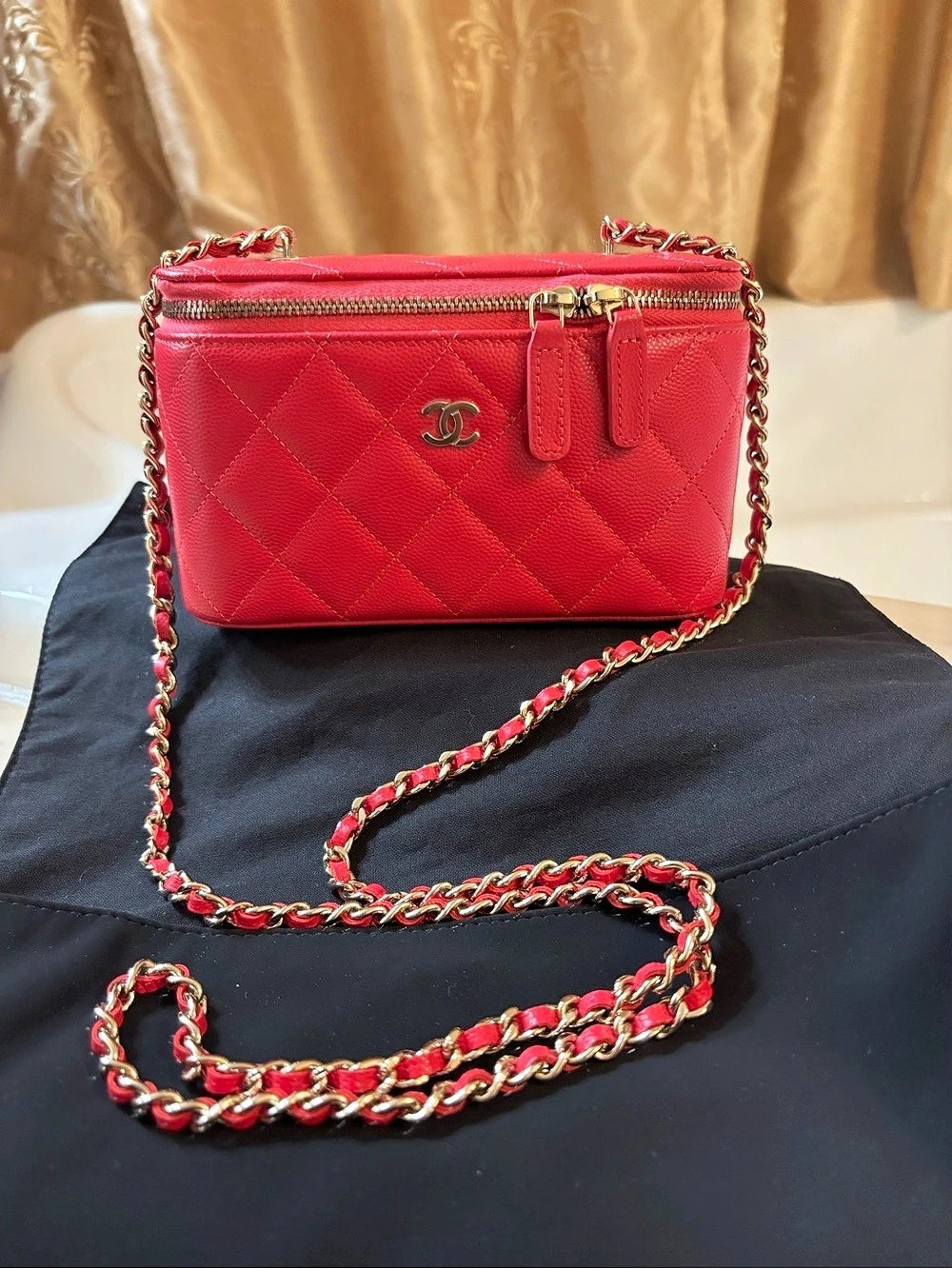 NWOT Chanel Caviar Quilted Small Vanity Case
